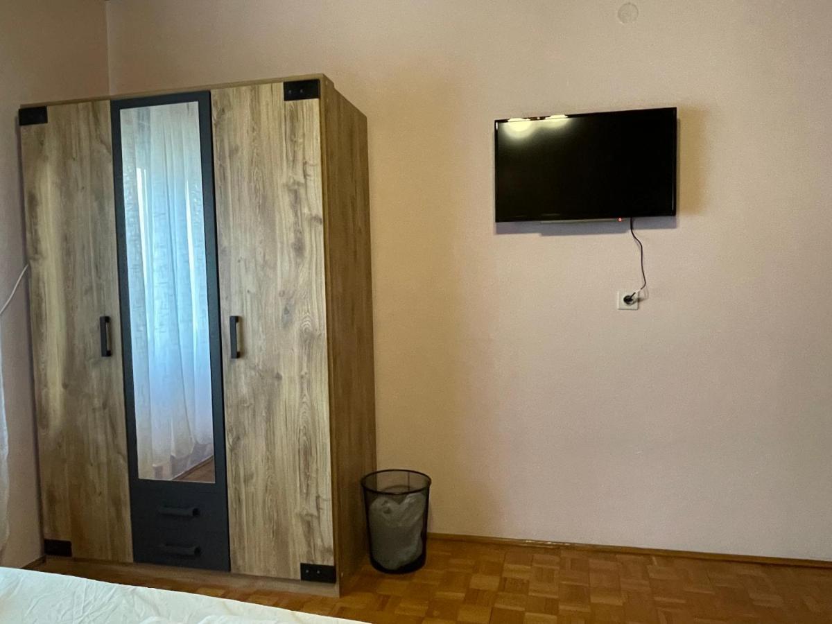 Apartment Ado Selce Buitenkant foto